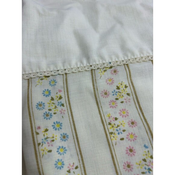 Lot Of 2 Vintage Bed Sheets Shabby Floral Poly Cotton Crafting Quilt Fabric READ - Picture 4 of 6